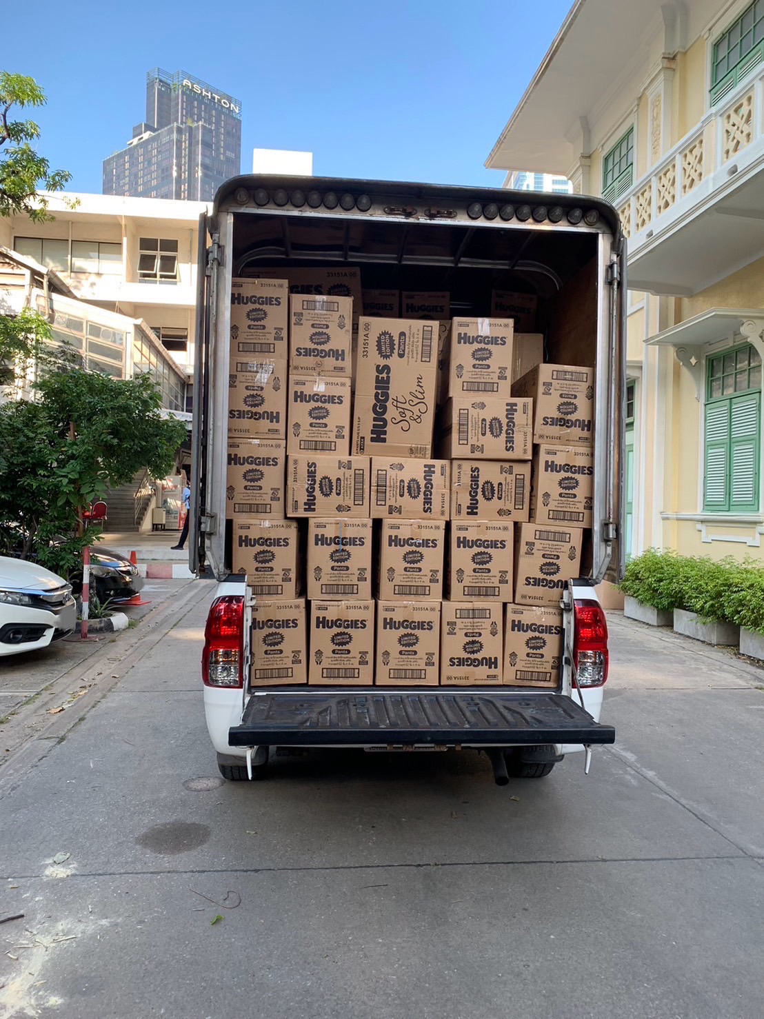 หจก.แสงบุญมา บริการรถรับจ้างทุกประเภท ขนย้ายบ้าน คอนโด สำนักงาน ขนส่งสินค้าทั่วประเทศ มีรถ 4-18 ล้อ รถเฮี๊ยบ เทรลเลอร์ พร้อมทีมงานมืออาชีพ บริการรวดเร [..]